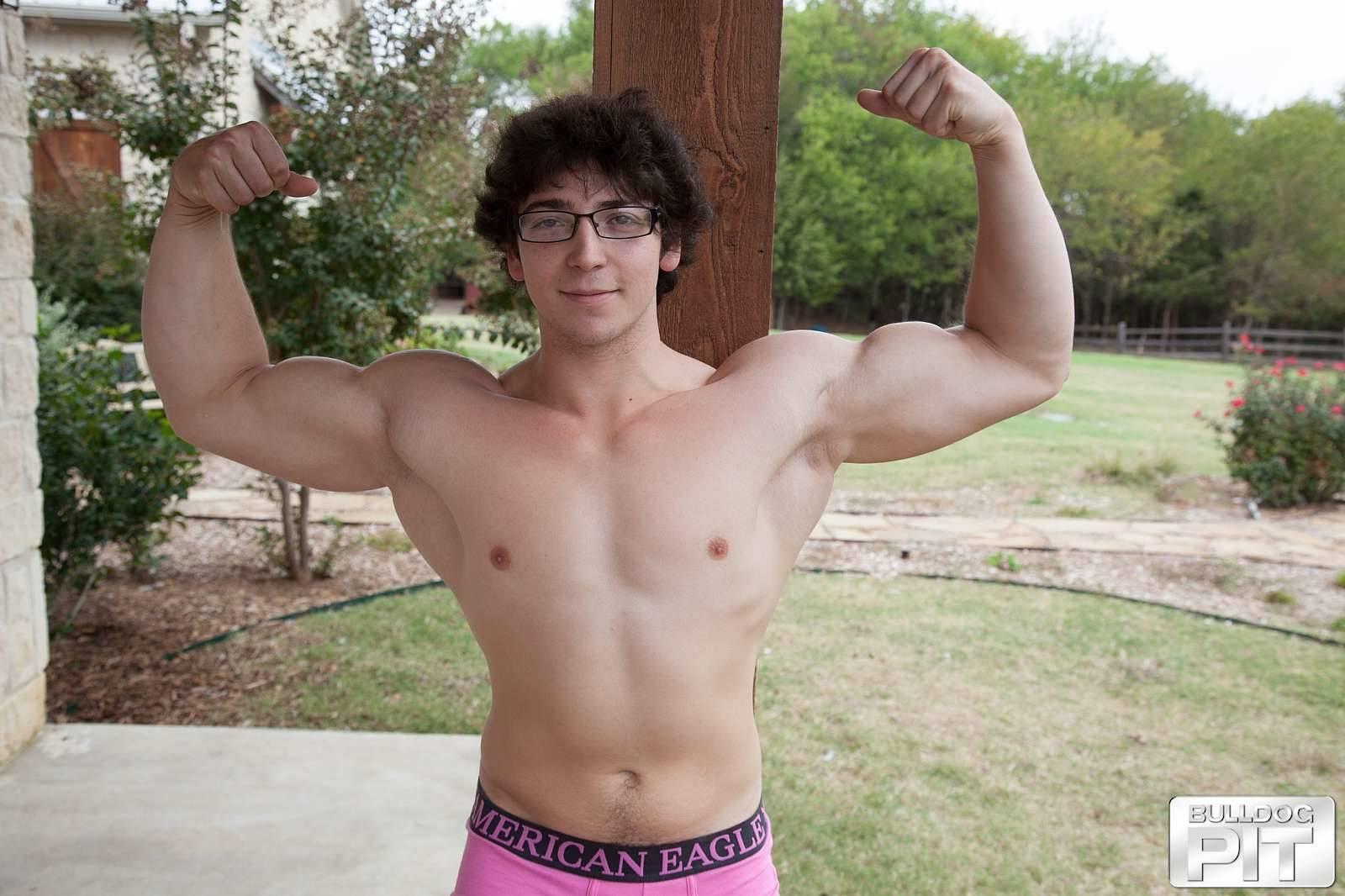 Lord C. reccomend muscular guy jerking off