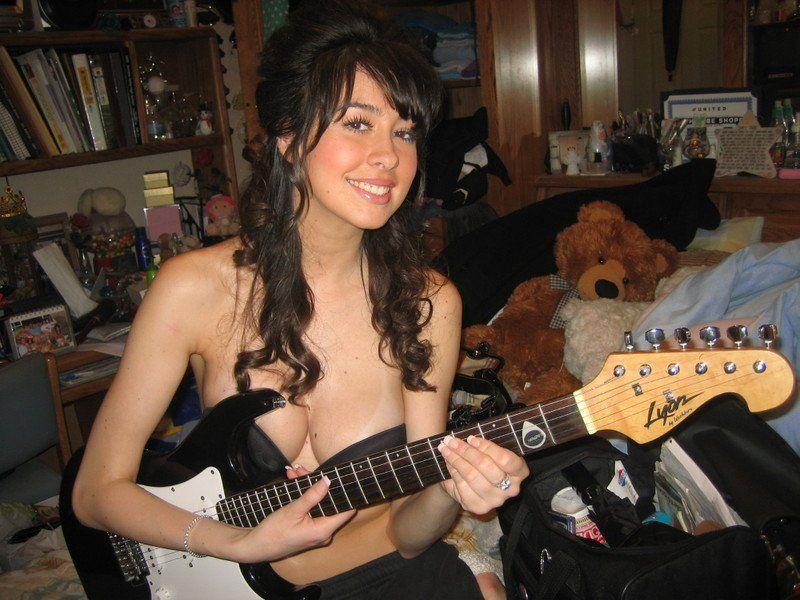 Dollface reccomend girl playing guitar