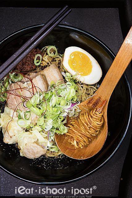 Zils M. reccomend Asian ramen noodle from singapore