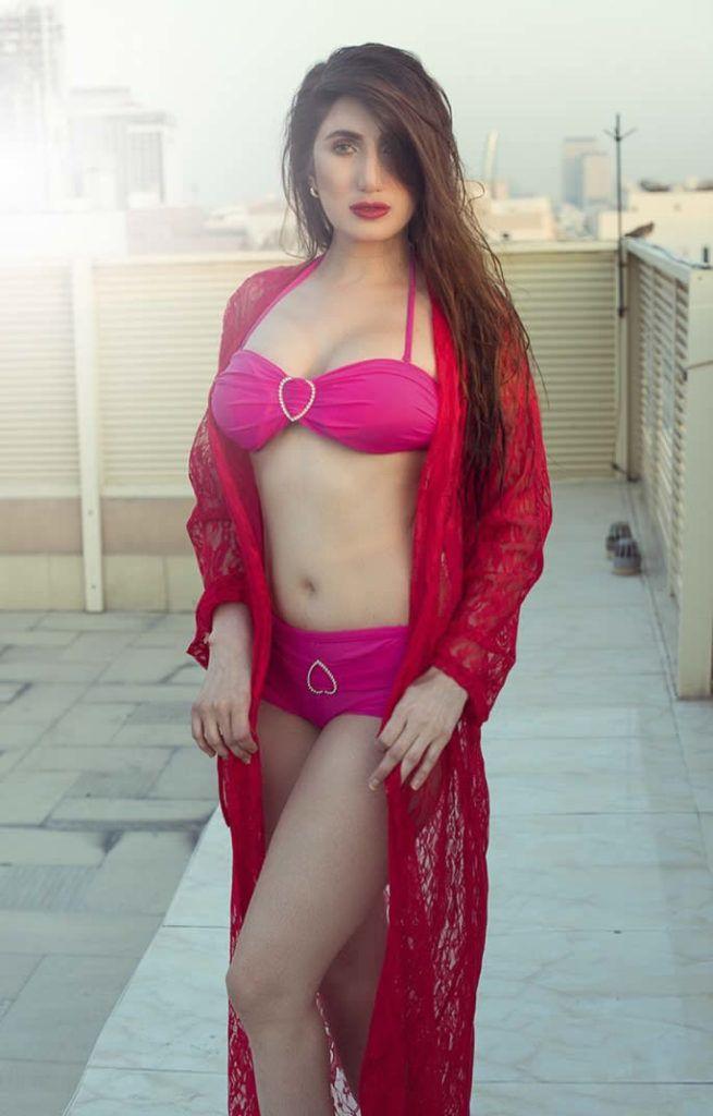 Hot pakistani girls in bikini