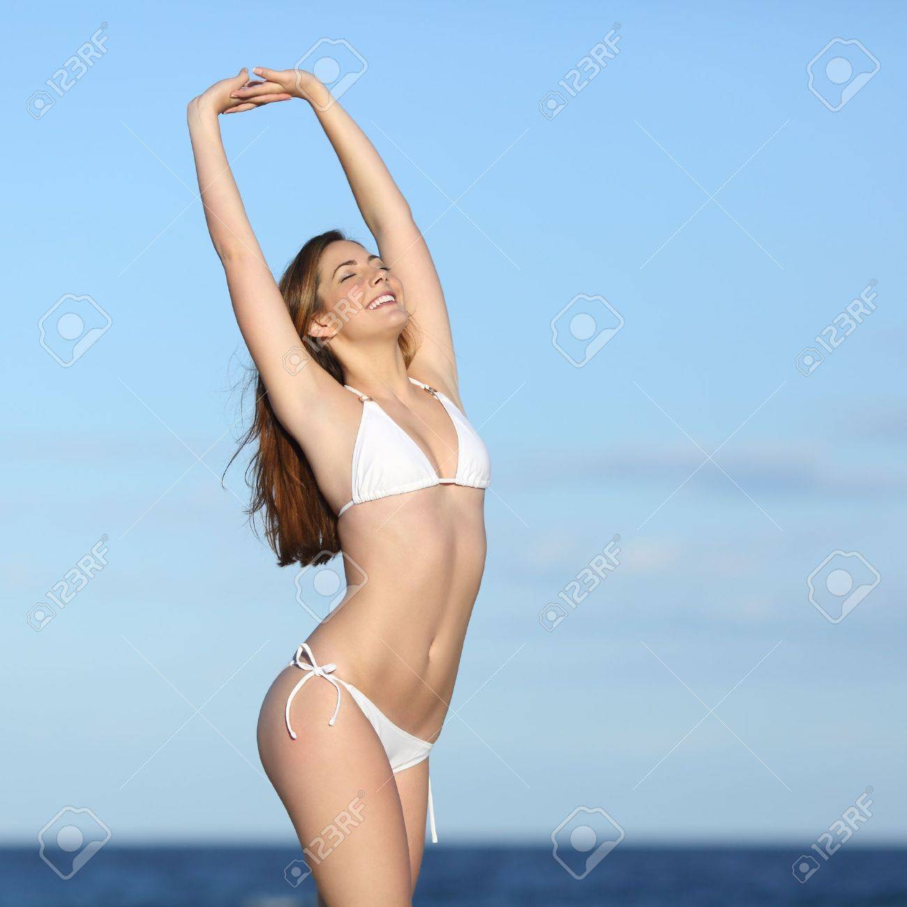 Beautiful fitness women posing in bikini Foto