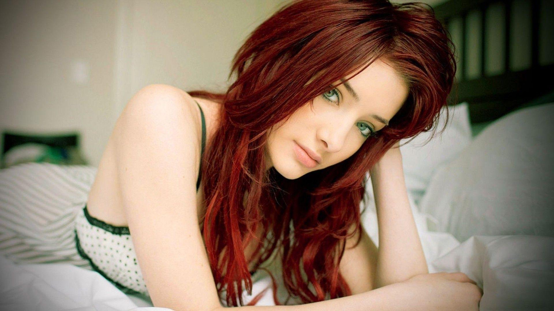 Redhead green eye model