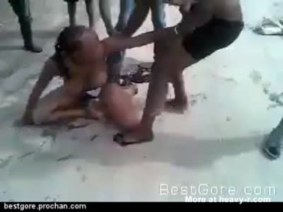 Nudist women fighting