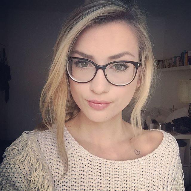 Red F. reccomend Glasses Sexy Girls